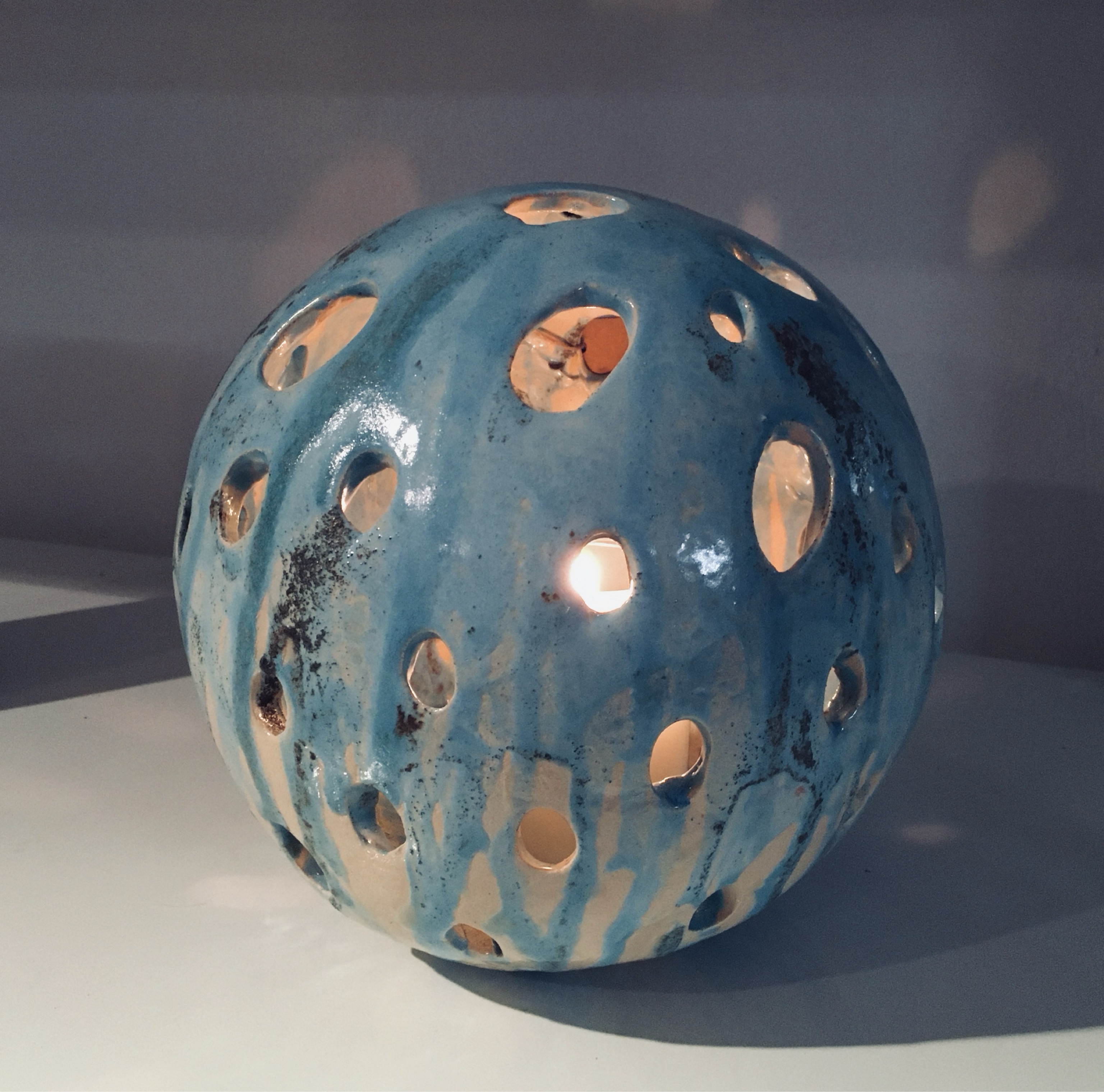 Ansicht einer Keramik Lichtkugel